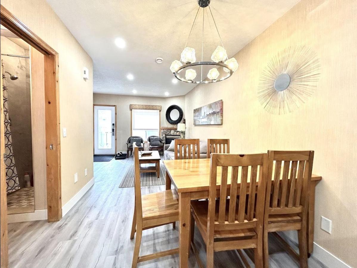 Banff Wood Lodge Canmore Bagian luar foto