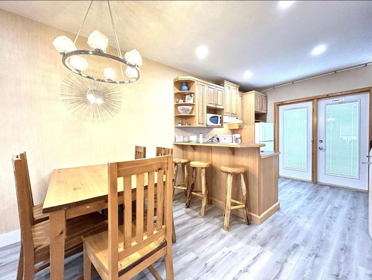 Banff Wood Lodge Canmore Bagian luar foto