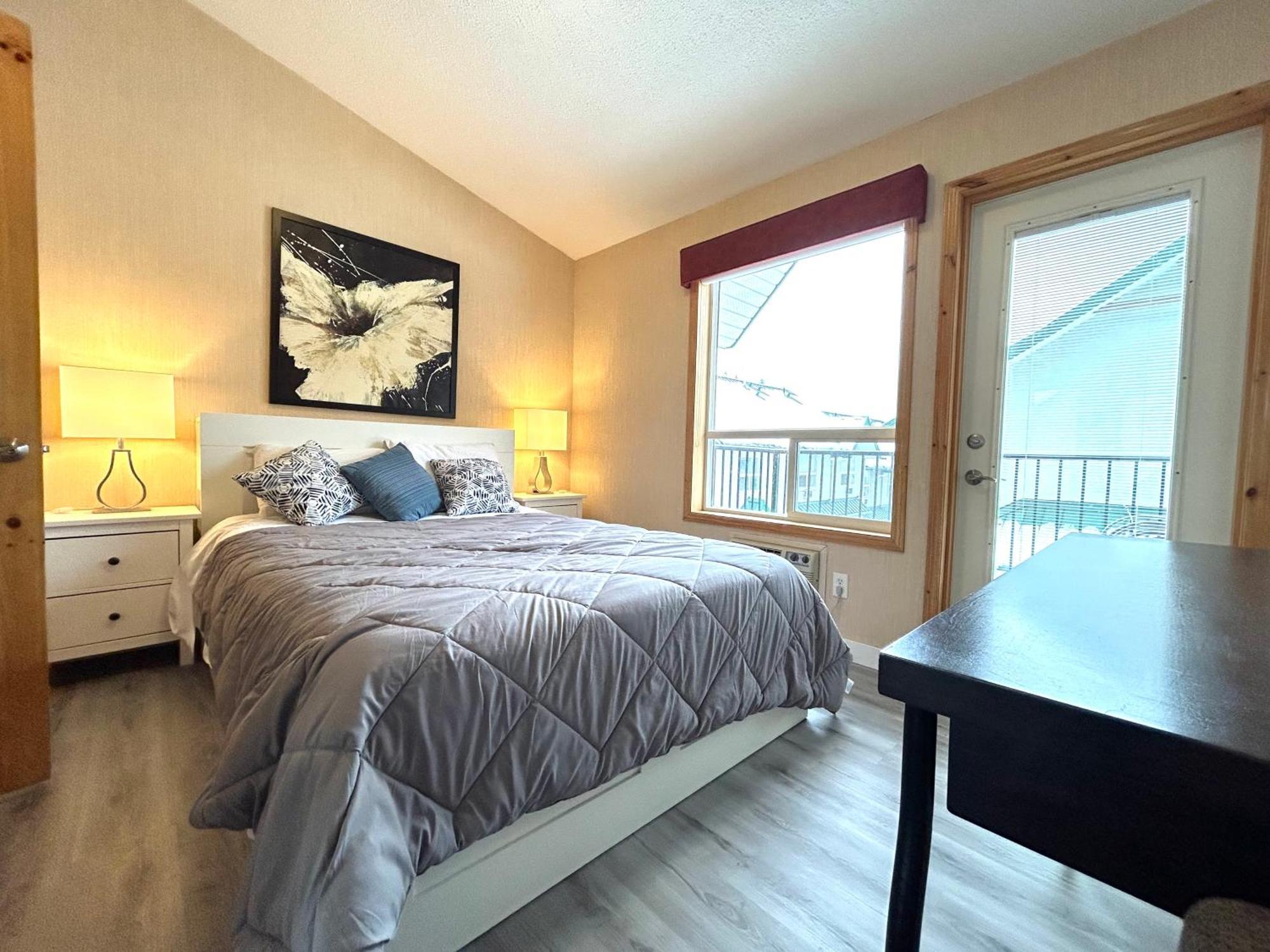 Banff Wood Lodge Canmore Bagian luar foto
