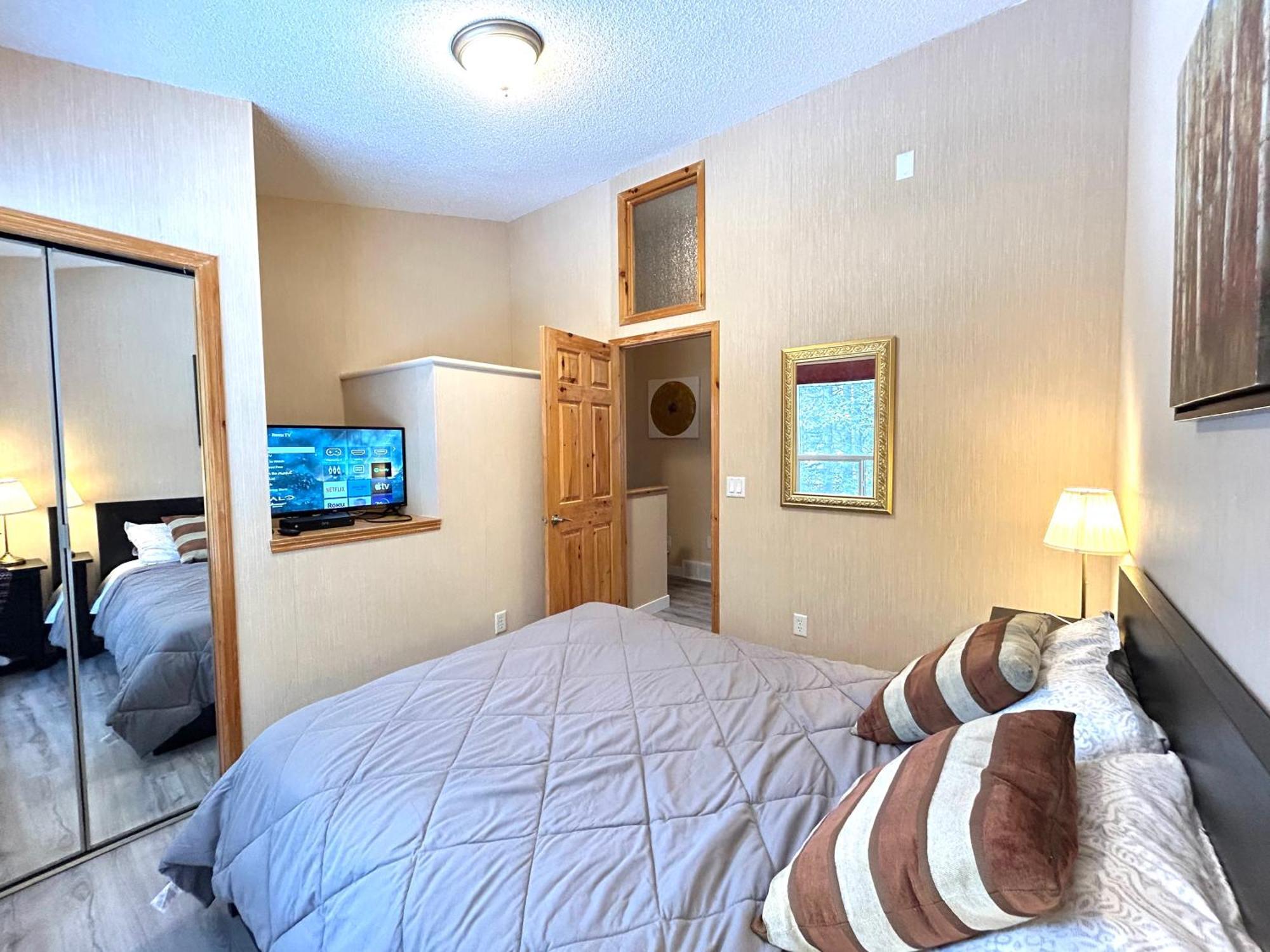 Banff Wood Lodge Canmore Bagian luar foto