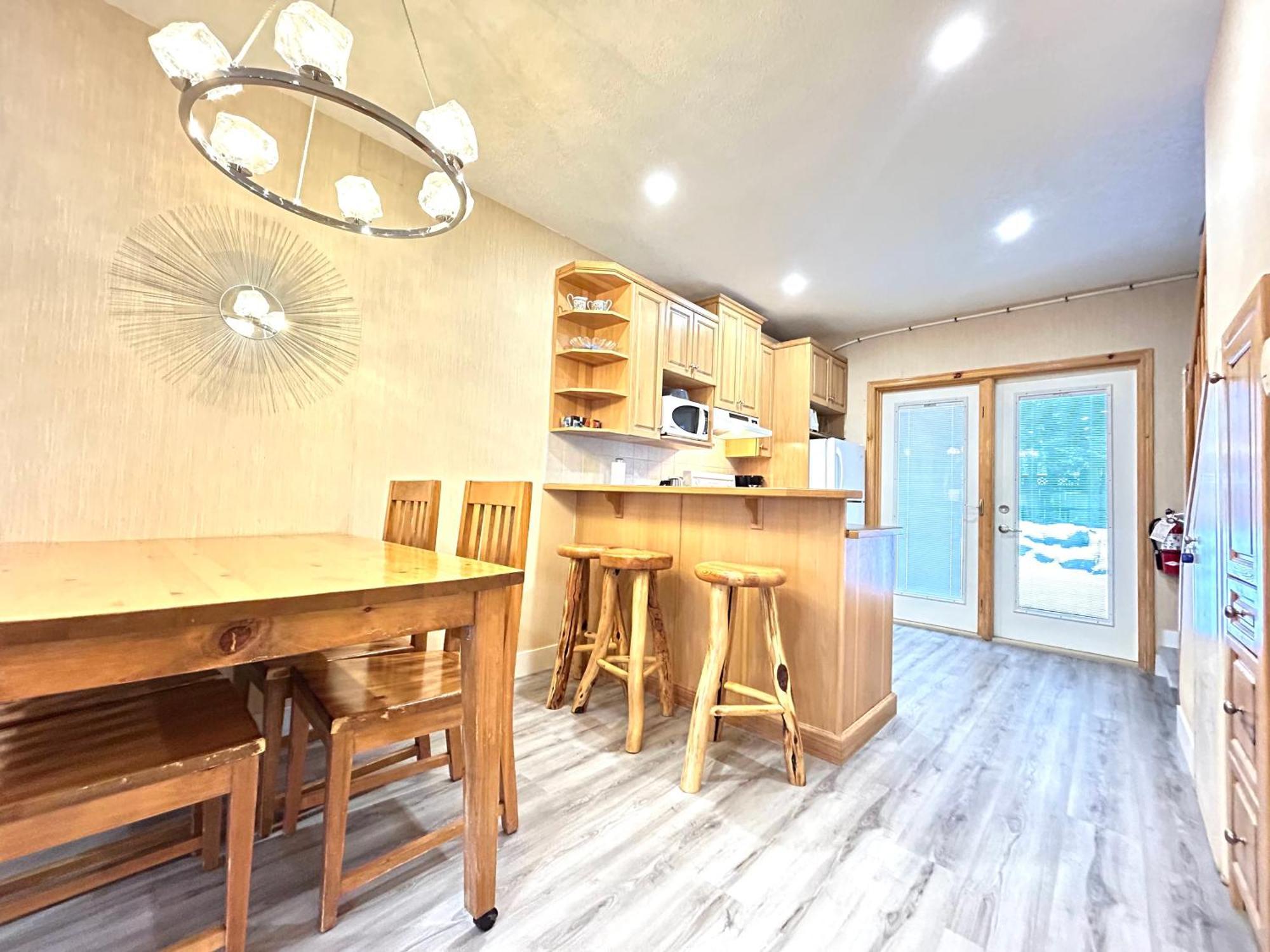Banff Wood Lodge Canmore Bagian luar foto