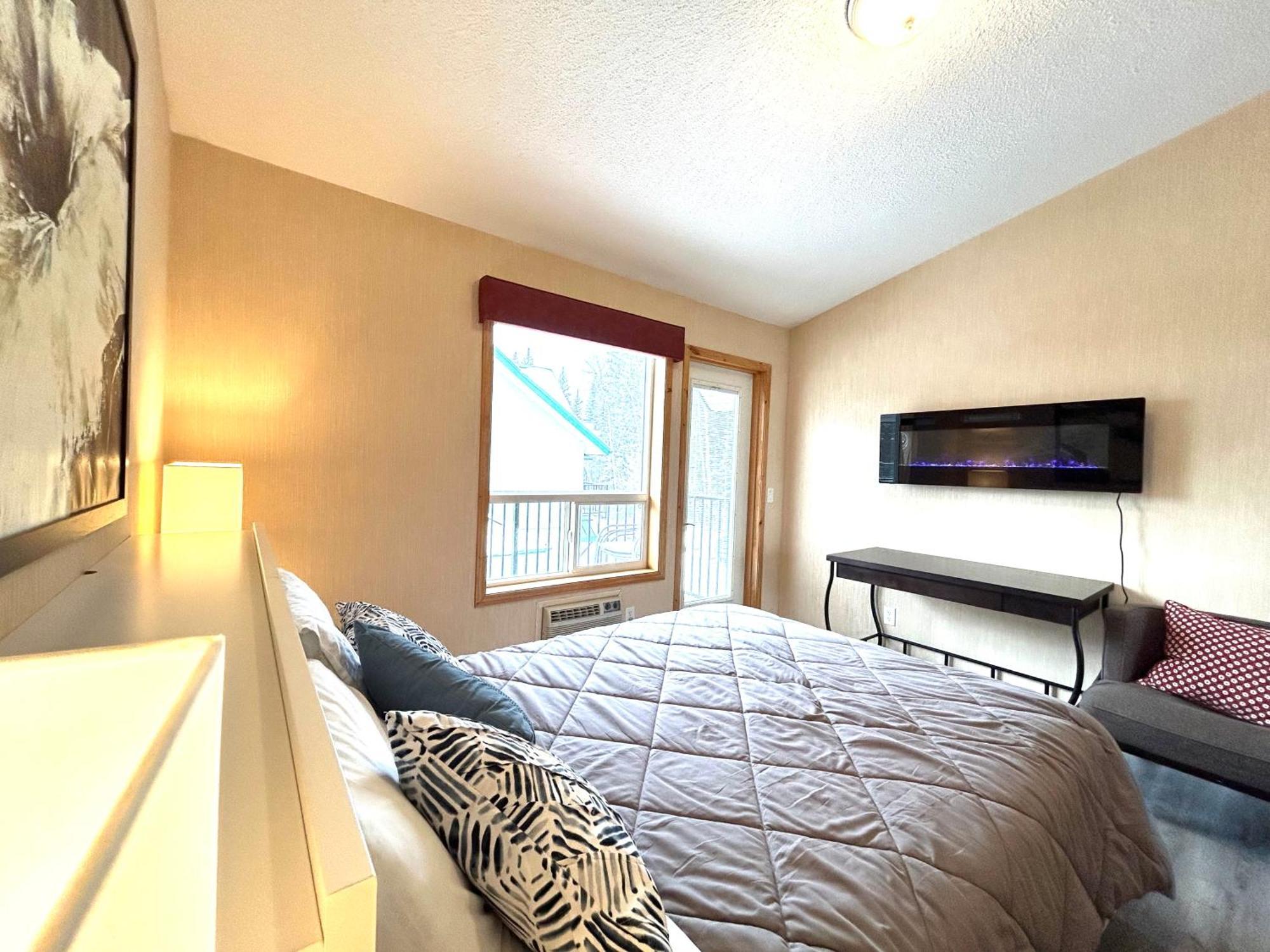 Banff Wood Lodge Canmore Bagian luar foto