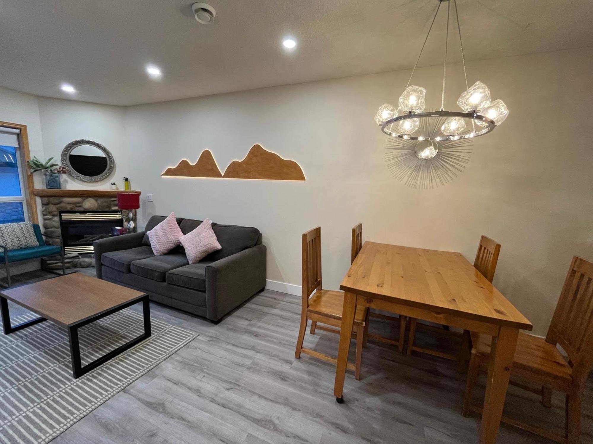Banff Wood Lodge Canmore Bagian luar foto
