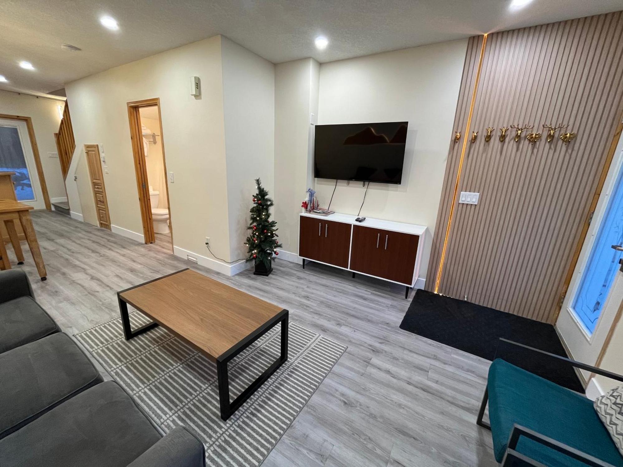 Banff Wood Lodge Canmore Bagian luar foto