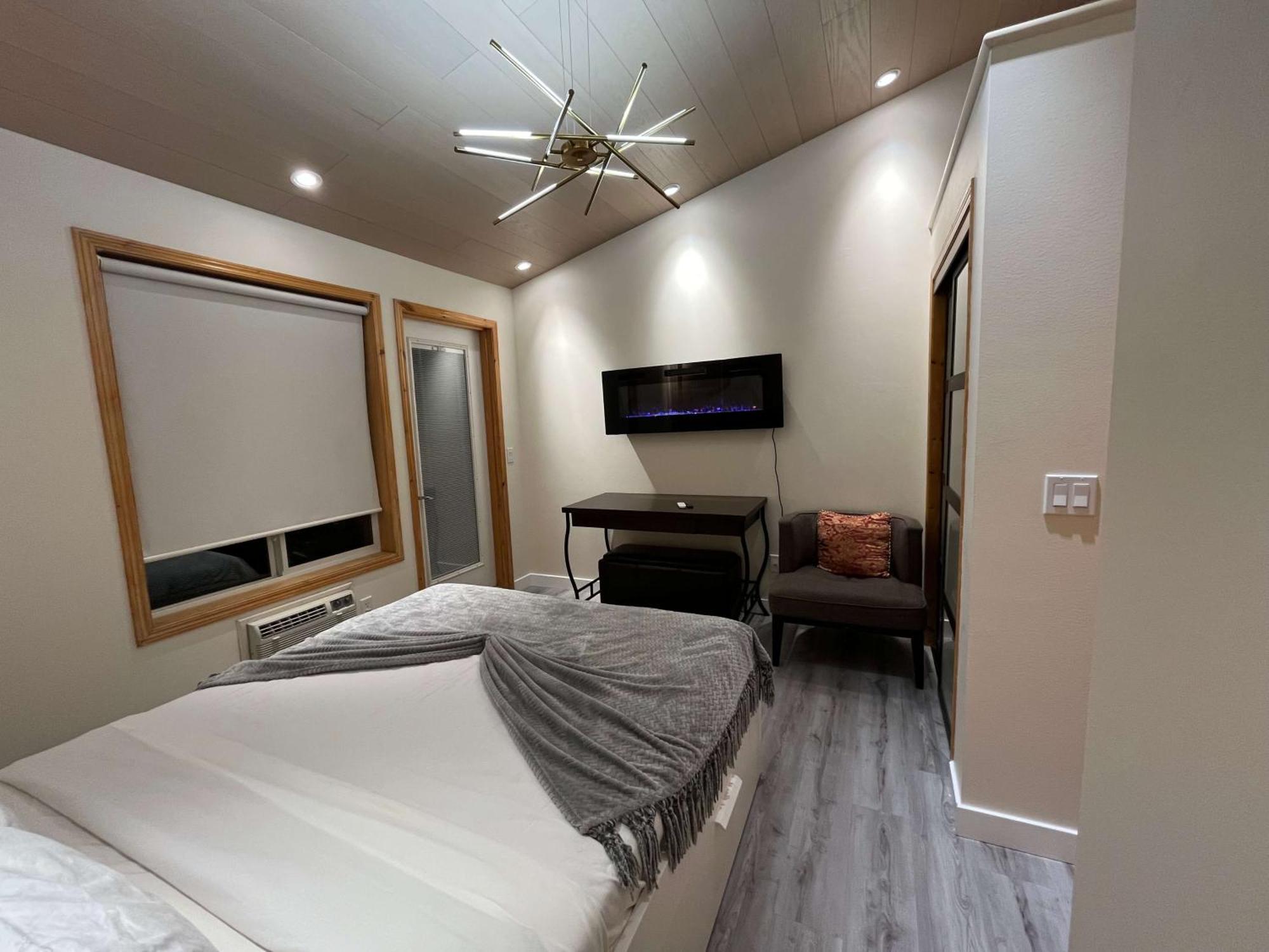 Banff Wood Lodge Canmore Bagian luar foto