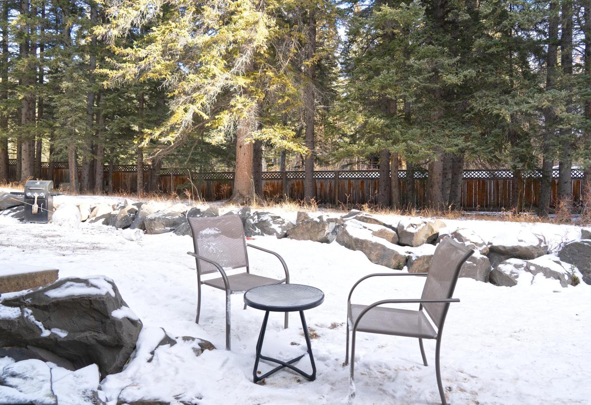 Banff Wood Lodge Canmore Bagian luar foto