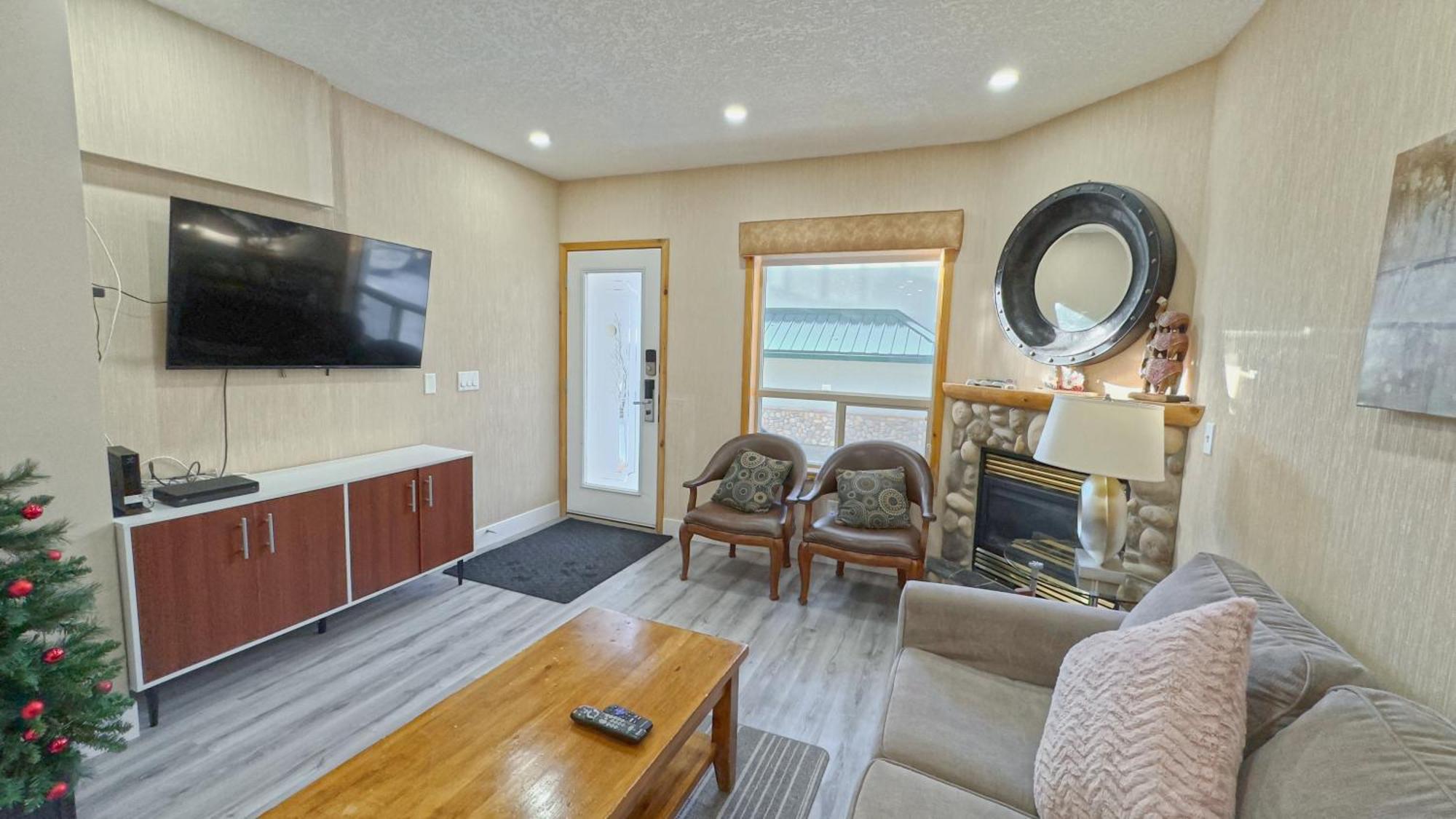 Banff Wood Lodge Canmore Bagian luar foto