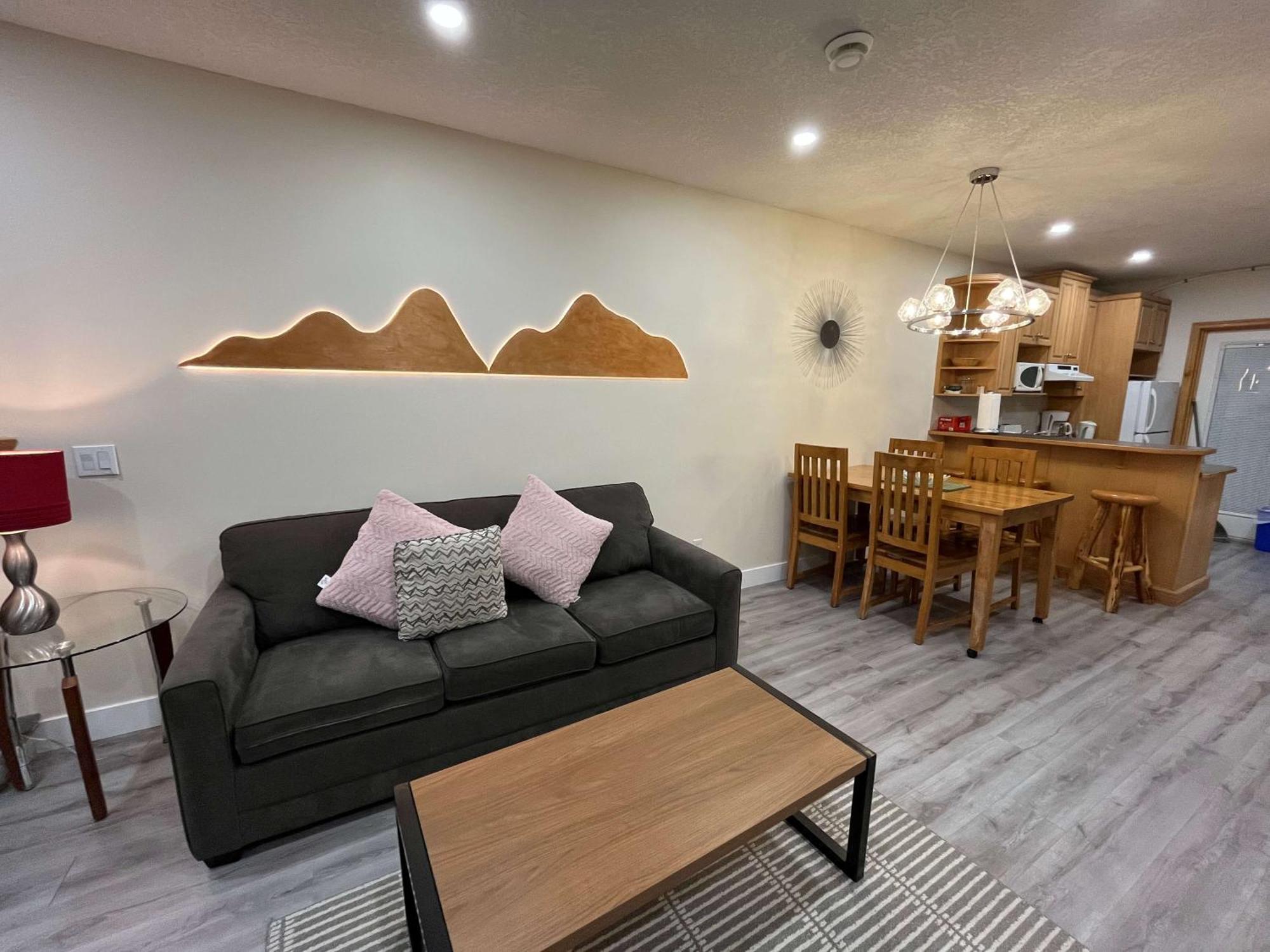 Banff Wood Lodge Canmore Bagian luar foto