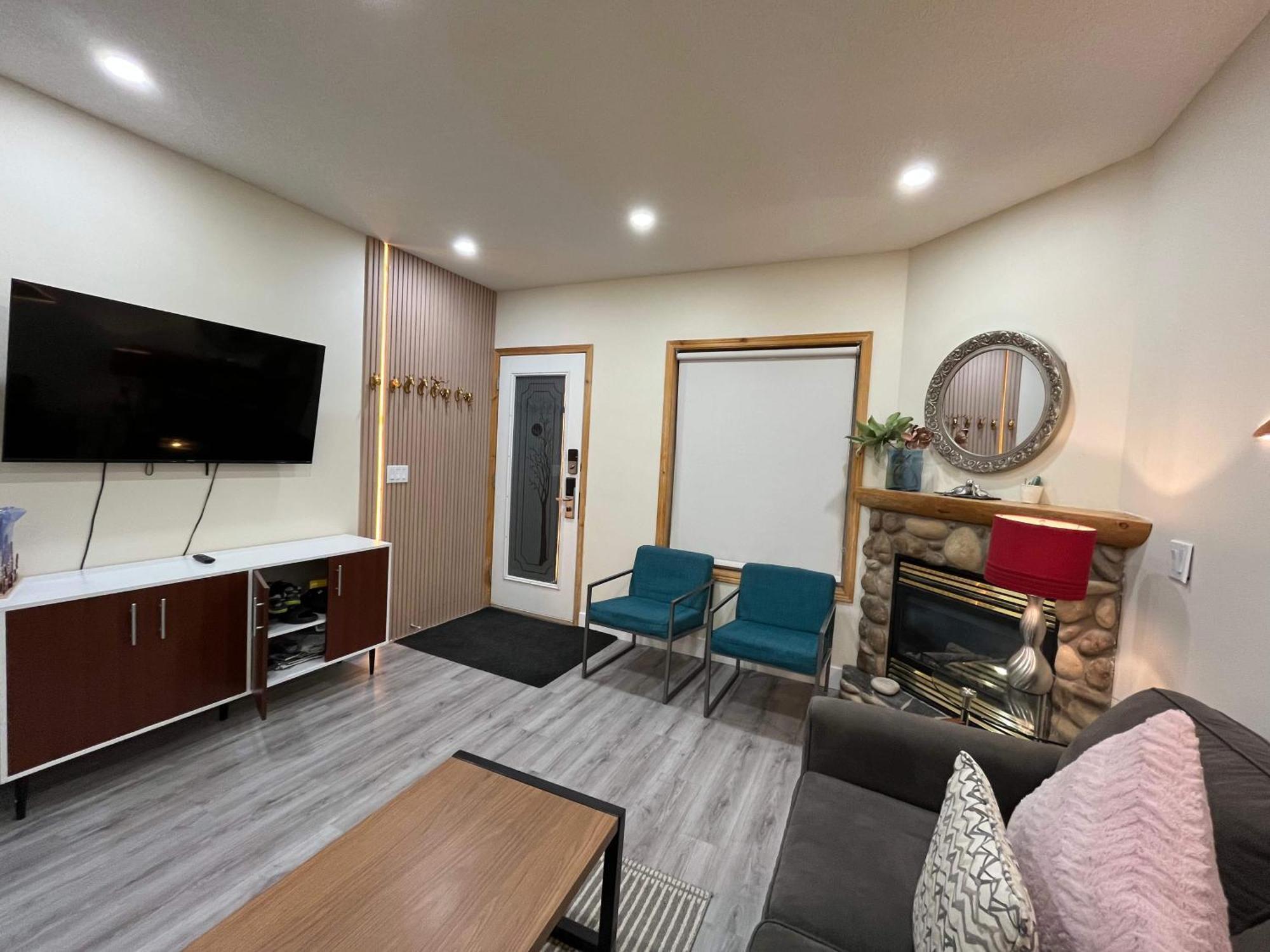Banff Wood Lodge Canmore Bagian luar foto