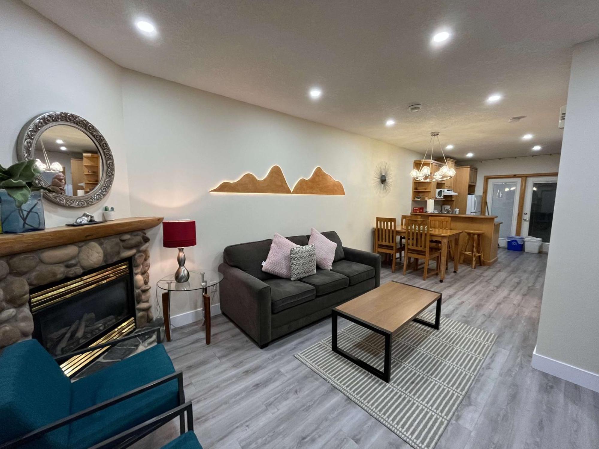 Banff Wood Lodge Canmore Bagian luar foto