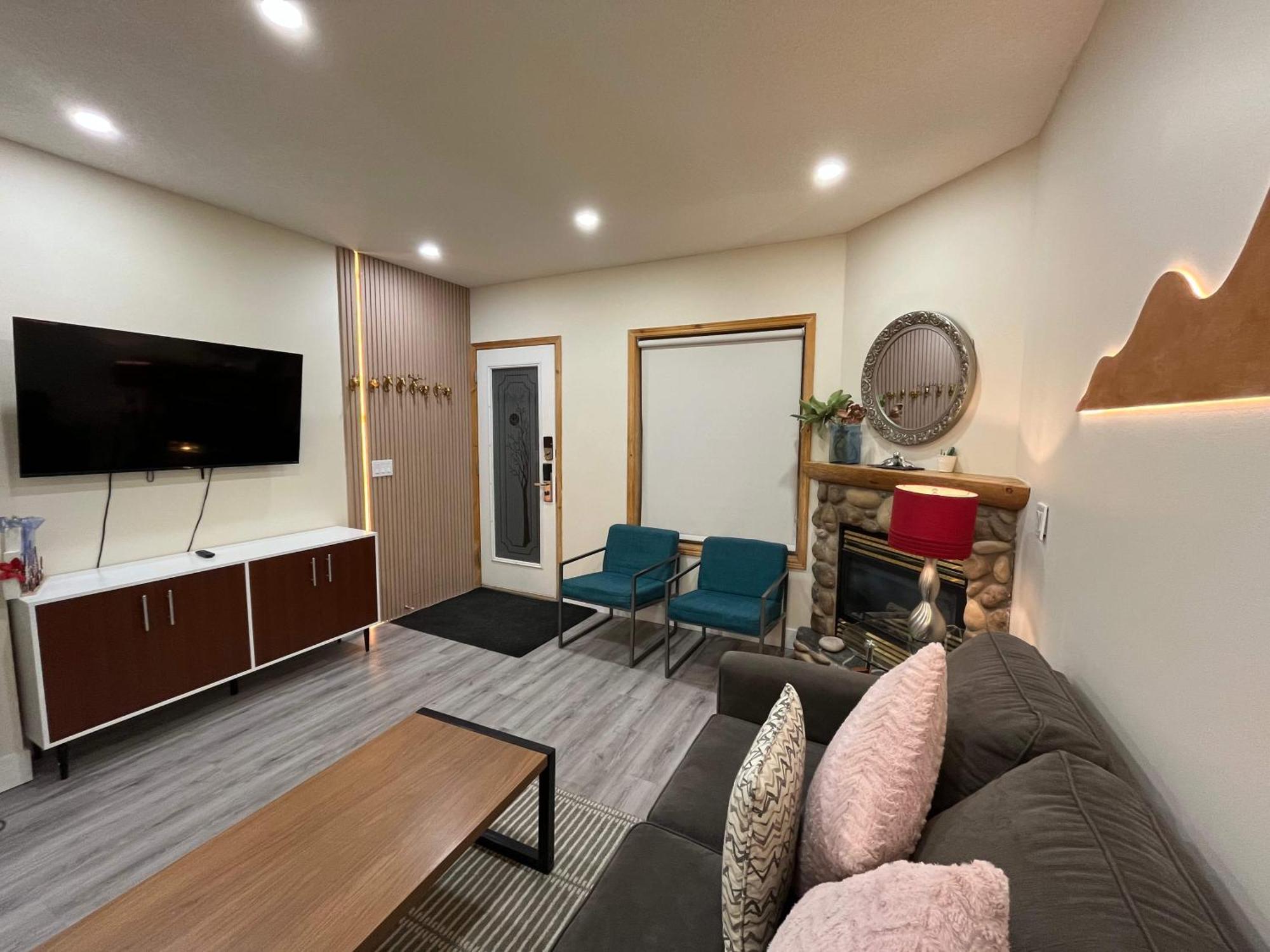 Banff Wood Lodge Canmore Bagian luar foto