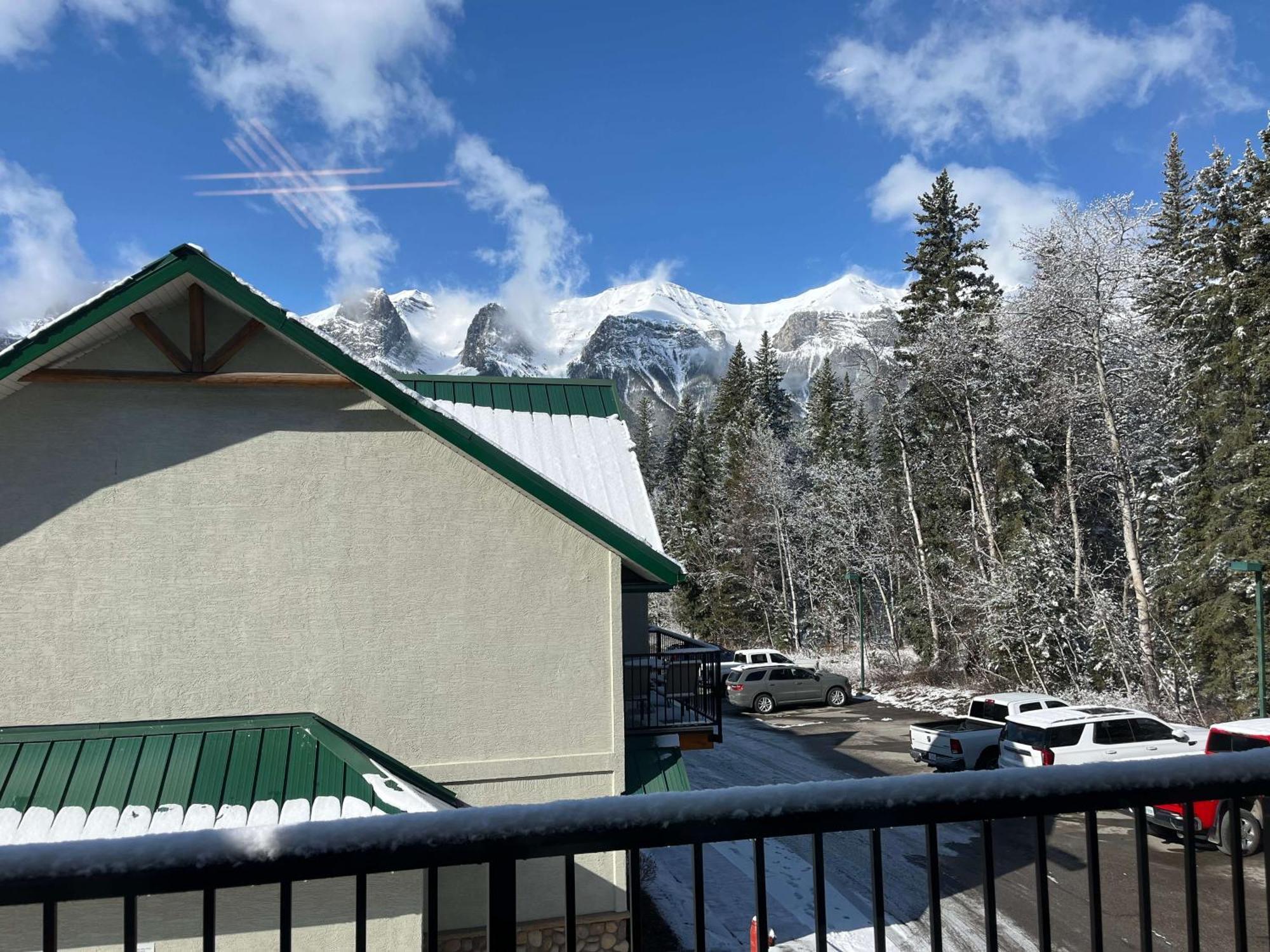 Banff Wood Lodge Canmore Bagian luar foto