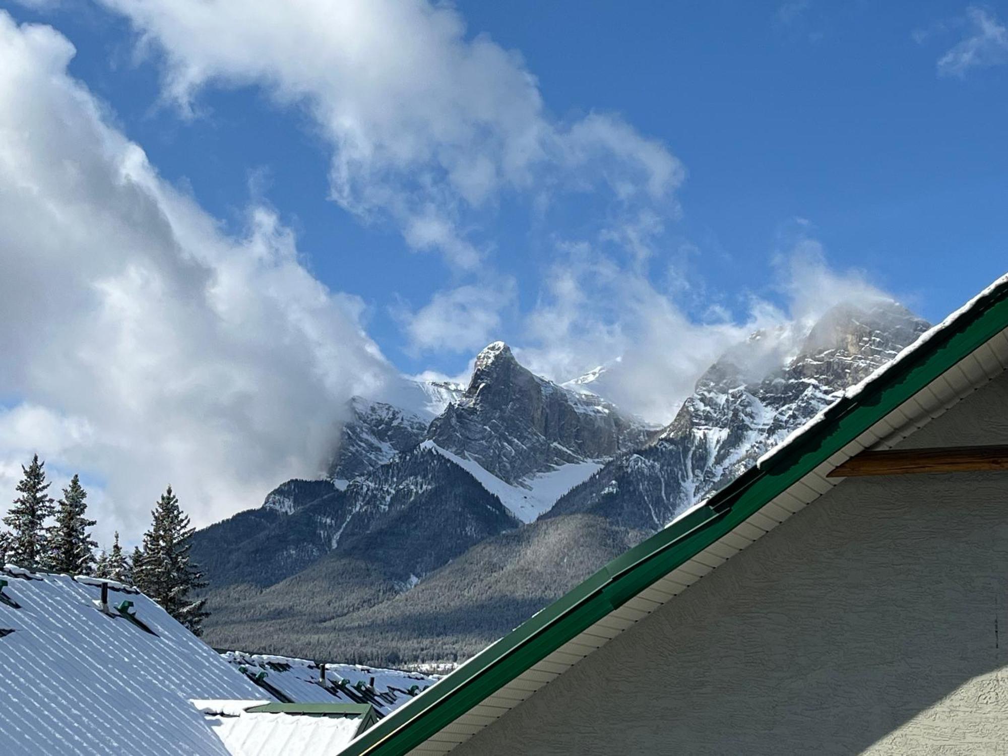 Banff Wood Lodge Canmore Bagian luar foto